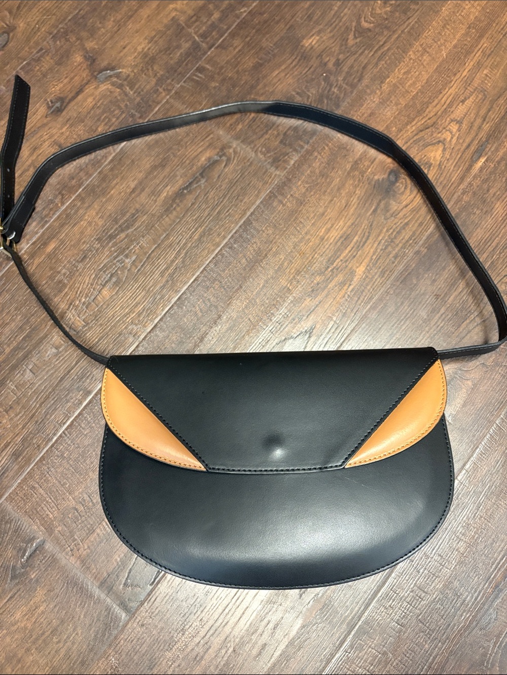 Valentina Fiore Black and Tan Crossbody Saddle Bag - Minimal Leather Design